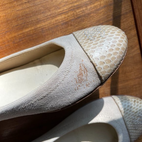 Chanel Canvas Ballet Flats with interlocking CC Logo - Picture 4 of 11